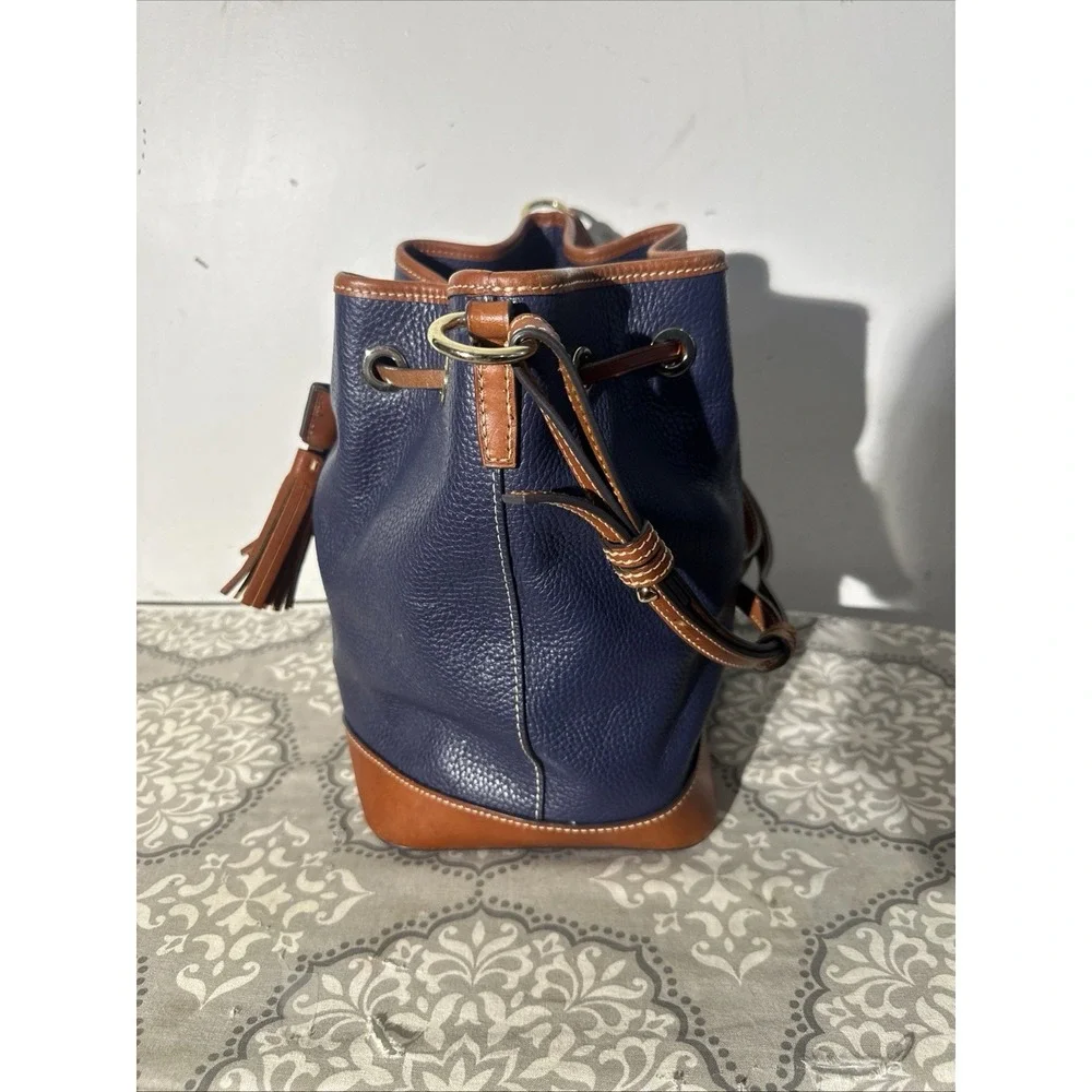 Dooney & Bourke look picture